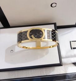Personnalité bracelets en acier inoxydable élégant bracelet bracelet de concepteur en or 18k