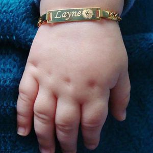 Bracelet personnalisé avec nom de bébé, chaîne Figaro, lien lisse, ton or, ne se décolore pas, bijoux de sécurité, 12cm à 15cm, 240320