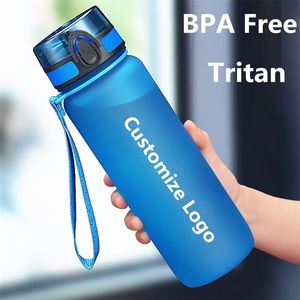 Personaliseer waterflessen draagbare buitensportveiligheid Tritan een gratis grote drinkbeker heren geboortegeschenk aangepaste naam 220706