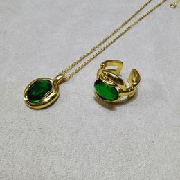 Tempérament personnalisé et minimaliste, chaîne de clavicule, design de niche, collier en cristal vert transparent