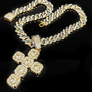 Big Diamond Cross personnalisé avec chaîne cubaine pour hommes et collier de rap hip hop pendentif pour femmes