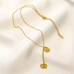 Gargantilla personalizada collares joyería de diseño elegante corazón carta colgante collar cadenas chapadas en oro para hombres proponer collar pareja generosa zb105