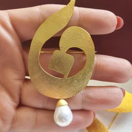 LETTRE ARABIQUE personnalisée personnalisée Broche de perles d'eau fraîche en acier inoxydable personnalisé 18 carats broche plaquée en or Eid Gift 240507