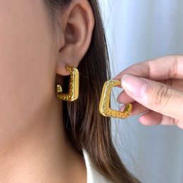 gepersonaliseerde oorbellen voor dames Koreaanse versie van zomerbloemtextuurontwerp voelt als een oorclip in INS-stijl, nichemode, voortreffelijke luxe,