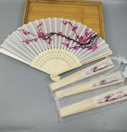 Gepersonaliseerde gunsten Silk Hand -fans met zakje Wedding Giveaways Bridal Shower gunsten jubileumfeestje Gift Holes 50 stcs lot6640152