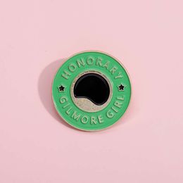 Gilmore Girls personnalisé Honor le café Broche commémorative créative Géométrique Round Metal Emblem Accessoires