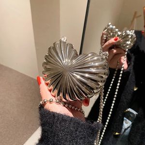 Mini coquille personnalisée Sacs de coquille pour les femmes aimant le coeur Bag Metal Chain Chain épaule à bandoulière de luxe à lèvres de luxe Sacs Sac 240423