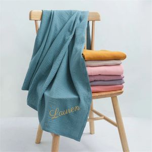 Gepersonaliseerde naam geborduurd op maat gemaakte baby katoenen mousseline swaddle geboren ontvangen deken vaste wrap soft soft 231222