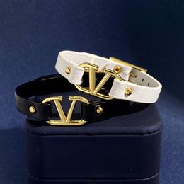 Gepersonaliseerde nieuwe Vv brief hanger kleurrijke Lederen Armband Punk Hip Hop armbanden Designer Sieraden M020013