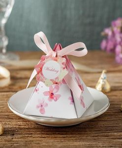 Cajas de dulces de boda de papel personalizado Piramid de despedida de soltera entera de la despedida de soltera Favores de cumpleaños Regalos 100pcs Lote 77599940