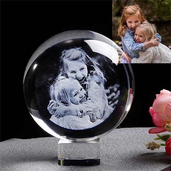 Personnalisé Po boule de cristal personnalisé Laser graveur verre Globe décor à la maison photo sphère cadeau d'anniversaire pour petite amie 211108