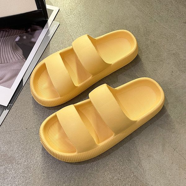 Sandales pantoufles personnalisées pour femmes avec semelles épaisses pour la mode d'été célébrité sur Internet à la mode étudiante mignonne pour vêtements de plein air jaune