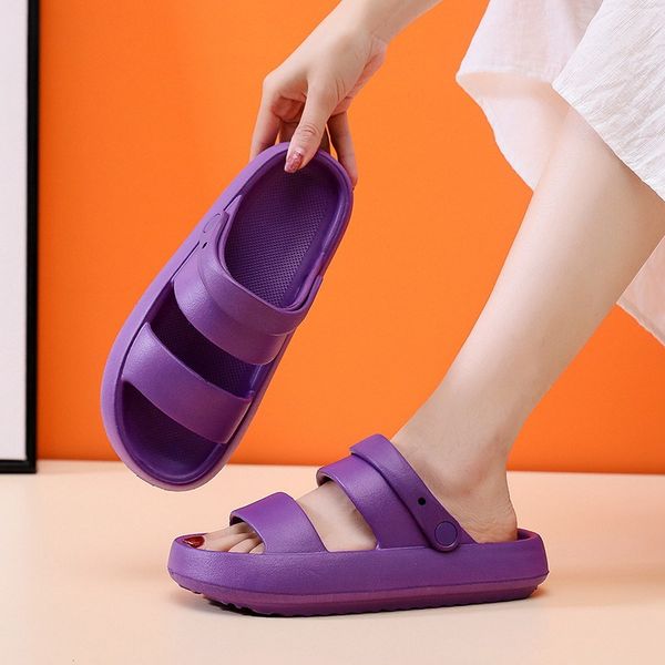 Sandales pantoufles personnalisées pour femmes avec semelles épaisses pour la mode d'été célébrité sur Internet à la mode étudiante mignonne pour vêtements de plein air violet