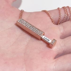 Gepersonaliseerde verticale bar gegraveerde naam ketting met diamant 3d aangepaste sieraden pull ketting voor vrouwen cadeau 240416