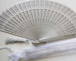 Gepersonaliseerde bruiloft gunsten Sliver Wood Wedding Hand fans met organza tas bruidsdouche deur geschenken feest voor gunst