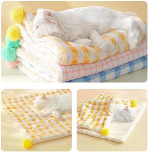 Pet Deken Flanel Warm Mat Cat Supplies Geroolde tapijtbeddekking voor hond schattige puppy kleine grote honden dekter tapijten herfst winter