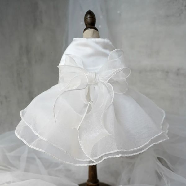Vêtements pour animaux de compagnie robe de mariée de mariée fête des robes princesse pour les petits chiens costume de chat de luxe Costume blanc 240411