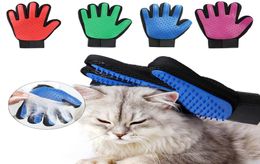 Pet Dog Cat verzorging Reinigingsborstel Handschoenen Effectief Deshedding Back Massage Konijn Dier Baden Haarverwijderingshandschoenen Honden Comb4814447