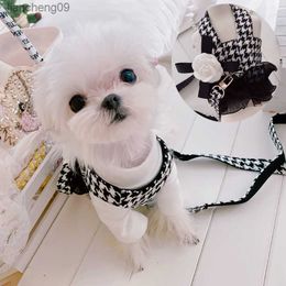 Pet Dog Clothes Houndstooth Traction Suit Teddy Bear Go Out Gilet Style Petit Chien Harnais Laisse Noir Blanc Plaid Pet Accessoires L230620