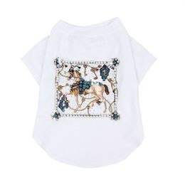 Hondenkleding Zomer Middelgrote en kleine honden Schnauzerkleding Zomer Dun T-shirt Hoogwaardig wit paard ingelegd met diamant