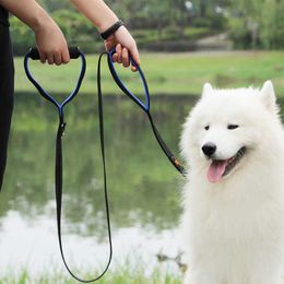 Laisse pour chien de compagnie en nylon réfléchissant en cours d'exécution à double poignée pour harnais Pitbull de taille moyenne 211006