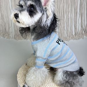 Pet Dog Sweater Sweatshirt Gebreide puppy Schnauzer Teddy Boomerang Pitbull Warm Sweatshirt Monogram Borduurde gestreepte honden Gebreide kleding