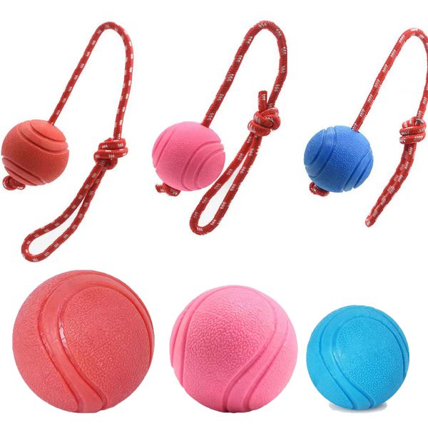 Pelota de juguete para perros, pelota sólida resistente a mordeduras para masticar, pelota que rebota indestructible, pelota de juego interactivo de entrenamiento de goma para perros con cuerda