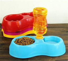 Alimentador de mascotas de plástico de doble puerto Alimentador automático de agua potable cuencos de alimentación para gatos perros de compañía 1765686