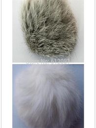 Produits pour animaux de compagnie Jouet de chat naturel Real Rabbit Fur Ball No Dyed Pet Toy Whitegrey 5cm dia 50pcslot 2012174471206