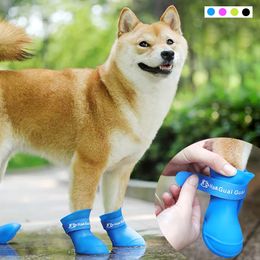 Zapatos de protección para mascotas Pet Dog Rainshoes Zapatos impermeables de silicona para perros Botas antideslizantes para perros pequeños, medianos y grandes Gatos Los días lluviosos aparecen Suministros para mascotas 230614