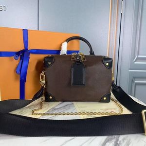 Petite Malle Souple Sac à main pour femme Designer Sac à bandoulière Mode Classique Nautique Chaîne Rivetée Tronc Mini Fourre-tout Luxe Sacs à bandoulière Poignée supérieure Sac à bandoulière