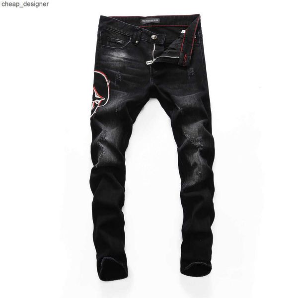 Philipp Plein Hombre Pink Paradise Clásico Moda Hombre Rock Moto Diseño casual para hombre Vaqueros pitillo desgastados rasgados Denim Biker Negro 157490 L231123 CS20