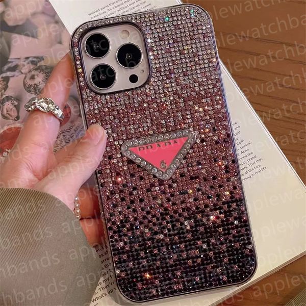 Étui de téléphone Designer Glitter iPhone Case pour iPhone 15 Pro Max 14 13 12 11 X XR XS XsMax 8P Luxe Bling Sparkling Strass Diamant Bijoux 3D Triangle P Mobile Cover