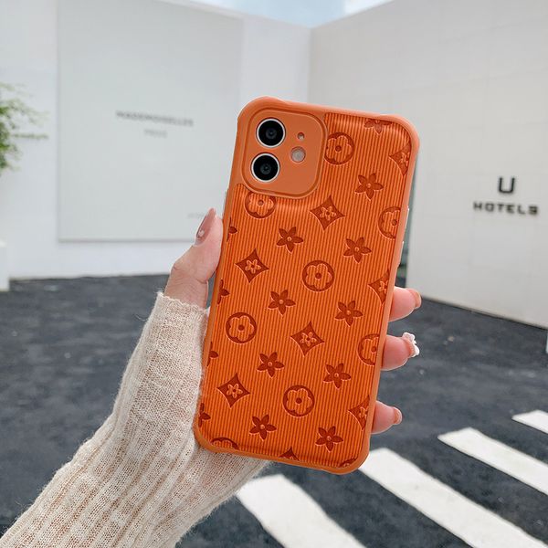 Funda para iPhone 14 Pro Max Fundas para teléfonos de diseño para Apple 13 12 11 XR XS 8 7 Plus Fundas de parachoques traseras móviles con estampado de cuero de PU de lujo Botones individuales cromados Naranja