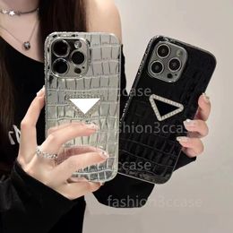 Coques de téléphone Couverture noire plaquée de luxe pour iPhone 15 14 13 12 Pro Max 14pro 13pro 12pro Plaque signalétique en cuir et métal pour hommes et femmes