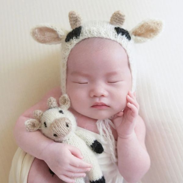 Fotografía Fotografía infantil recién nacido Proporro de crochet Gorro de gorro con juego de muñeca de vaca de peluche