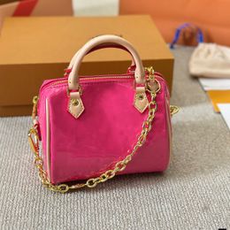 Bolso de almohada Bolso de hombro Monedero Cadena Crossbody Cool Girl Bolsas de compras Hobo Bolsos de charol Flip Underarm Cartera de mujer Superficie brillante Correa ajustable