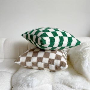Funda de almohada Lamb Fleece Checkerboard Pillow Funda de cojín Soft Waxy Plush Retro Plaid Sofá Throw Funda de almohada Lumbar Pillow Cover Room Decor 230324