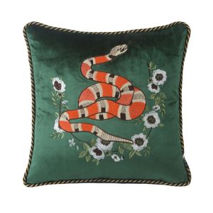 Federa per cuscino Design di lusso Cuscino per ricamo Cove Velluto verde scuro Serpente animale King Jacquard Divano 30x50cm 230721