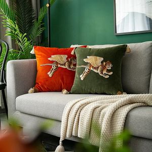 Caisse d'oreiller luxe rétro tigre brodé en velours coussin couvercle décoratif oreiller décoratif artistique canapé de haut niveau lit coussin 231013 artistique artistique