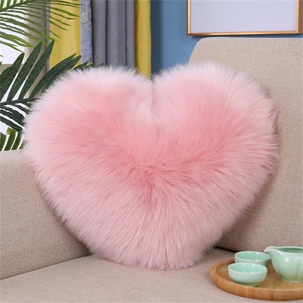 Taie d'oreiller Housse de coussin en peluche coton doux décoratif en forme de coeur canapé housse de coussin Shaggy moelleux salon chambre jeter taie d'oreiller 231214