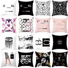 Oreiller Designer Coussins Noir et Blanc Coussin Lettre Logo Coloré Carré Maison Taie d'oreiller Canapé Décoration Pad 45 x 45 cm blanc