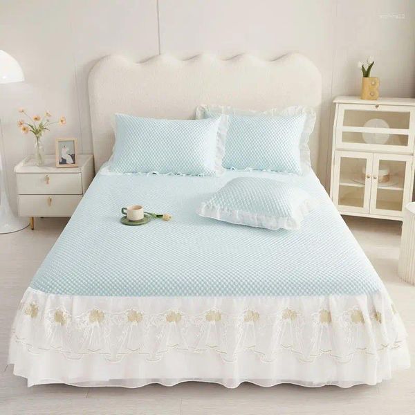 Almohada estilo europeo simple seda de alta gama alfombrilla de almohada de almohada de tres piezas Falda de cama de encaje plegable de tres piezas