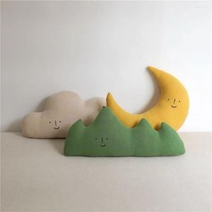 Almohada INS Nordic Cute Cartoon Moon Cloud Mountain Shape Comfort Decoración de la habitación de los niños Home Baby Nursery Decor