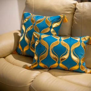 Oreiller de luxe PU Couverture de broderie pour la maison coussin courbe ondulation almofada accroche cojines décorativos para sofa décor