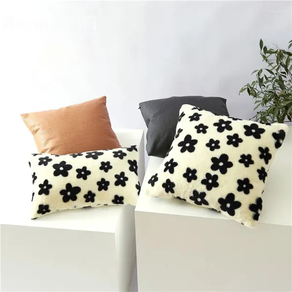 Oreiller nordique couverture imprimée en peluche à double face 50x50 Motif de vache à fleurs noir et blanc oreillers décoratifs pour canapé