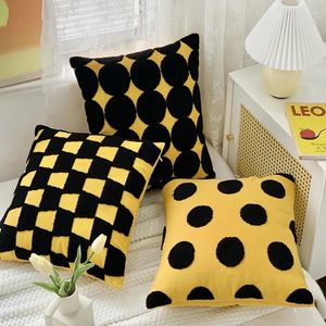 Almohada estilo nórdico copetudo negro punto amarillo cubierta dibujos animados calabaza bordado almohadas decorativas Homestay sofá cama funda de almohada