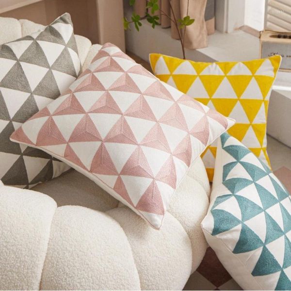 Oreiller rose jaune géométrique Triangle oreillers décoratifs Style nordique broderie couverture chambre canapé chaise appui-tête taie d'oreiller