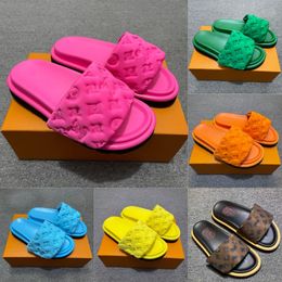 Sandalias de piscina de almohadas parejas hombres zapatos planos de verano estampados clásicos de moda toboganes para mujeres zapatillas de cuero parejas