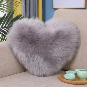 Almohada lavable práctico en forma de corazón en forma de sofá mullido PP muñeca de algodón resistente a las arrugas para la sala de estar